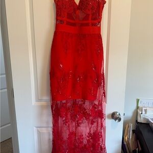 Elegant Red Lace Evening Dress
